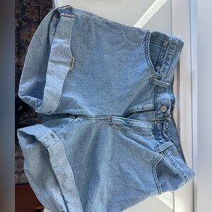 high waisted Vintage Levis 80s mom jean shorts